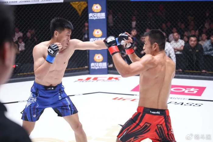 乐鱼体育入口-今晚，两位国际高手冲击JCK！中国选手面临严峻考验|腾力格|伊兹丁|李金波|阿斯克尔拜|MMA_新浪体育_新浪新闻